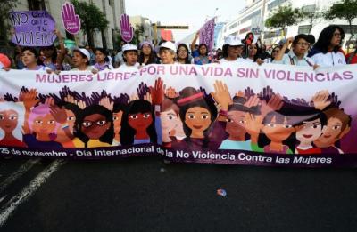 Policía captura a profesor acusado de violar a 17 alumnas en Perú