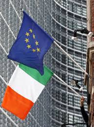 Británicos de ascendencia irlandesa piden en masa el pasaporte irlandés en Londres