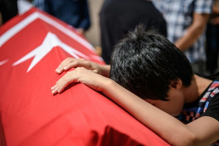 13 detenidos por masacre en aeropuerto de Estambul
