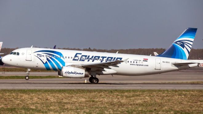 En el fondo del Mediterráneo recuperan restos de pasajeros del vuelo de EgyptAir