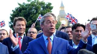 Dimite Nigel Farage, el hombre que impulsó la salida de Reino Unido de la Unión Europea