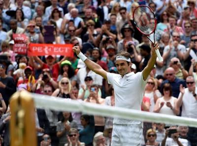 Federer alcanza los cuartos y empata con Navratilova a 306 victorias