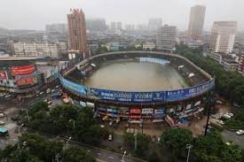 ¿Piscina?...Así acabó este estadio en China tras la lluvia