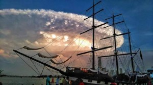 Como en El Día de la Independencia: Gigantesca nube OVNI atemoriza a Colombia