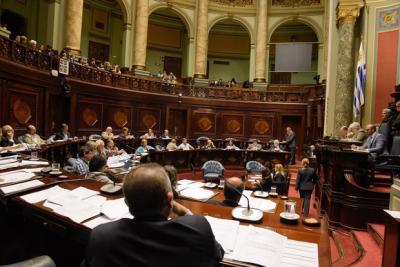 Senado uruguayo aprobó proyecto de ley que prohíbe libertades anticipadas a delincuentes reincidentes