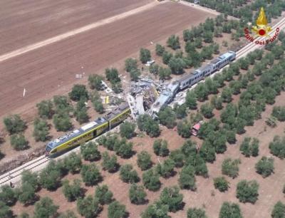 12 muertos y decenas de heridos por choque frontal de trenes en Italia