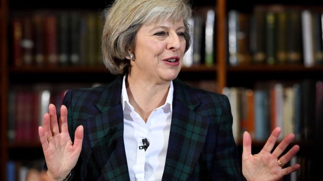 Quién es Theresa May, la "dura y astuta" mujer que asume como nueva primera ministra de Reino Unido