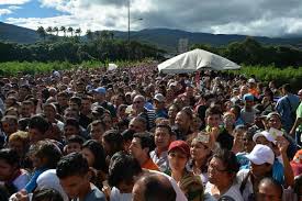 Venezolanos que compraron víveres en Colombia comienzan a retornar a su país