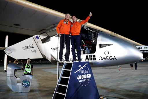 El avión Solar Impulse II completa la vuelta al mundo