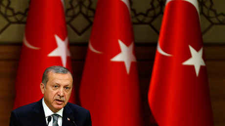Turquía anula los pasaportes de casi 50.000 personas