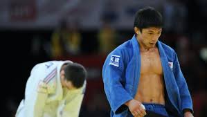 Doble campeón olímpico de judo y héroe nacional en Japón condenado por violación