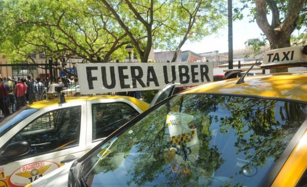 Gobierno uruguayo sostiene que Uber puede competir con los taxis