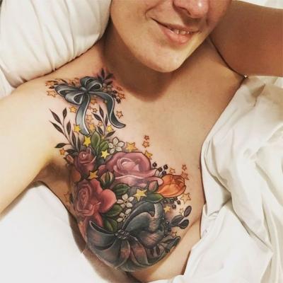 El tatuaje de una mujer con cáncer de mama que se volvió viral en internet