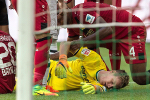 El increíble episodio del portero del Bayer Leverkusen que jugó inconsciente durante 15 minutos
