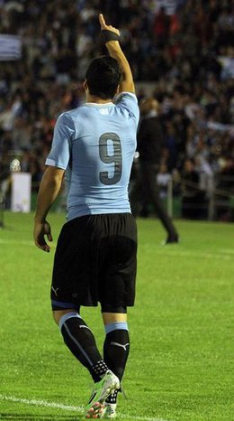 Suárez y Cavani se suman a los entrenamientos para enfrentar el jueves a Argentina