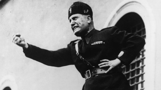 Descifran misterioso mensaje que Benito Mussolini "escondió" en un obelisco de Roma