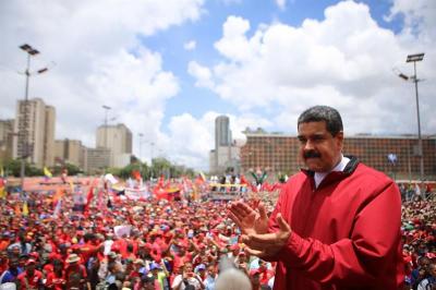Miles de chavistas se manifiestan en apoyo a Maduro y "en defensa de la paz"