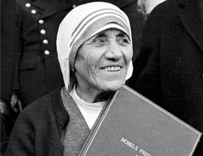 "Fundamentalista religiosa"...Las duras críticas a la Madre Teresa de Calcuta